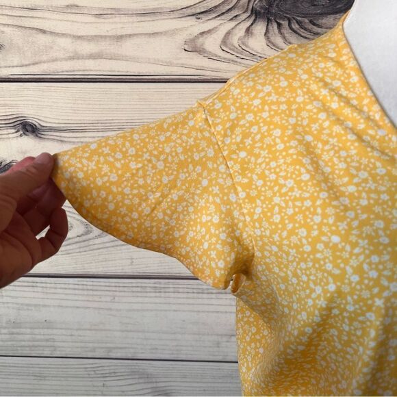 Adrianna Papell Yellow Floral Short Sleeve Wrap Blouse - Picture 3 of 7